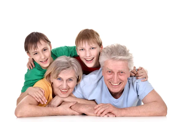 Счастливые мальчики и их бабушки и дедушки — стоковое фото
