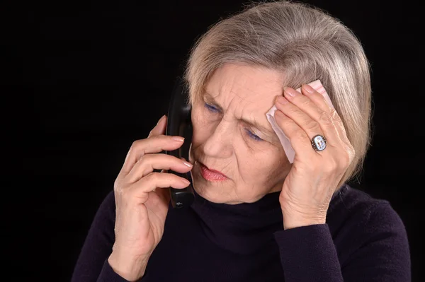 Žena volá po telefonu — Stock fotografie