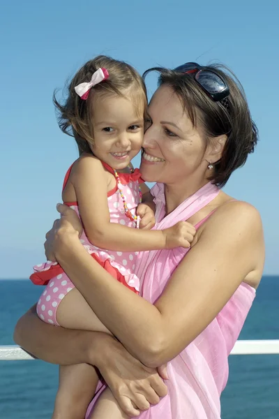 Glückliche Mutter und Tochter — Stockfoto