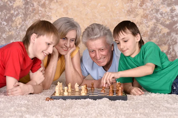Two boys and their grandparents — Stock Photo, Image