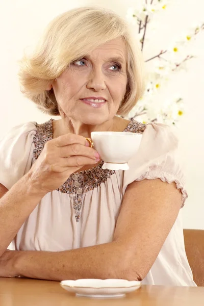 Portrait of a beautiful mature woman — Stock Photo, Image