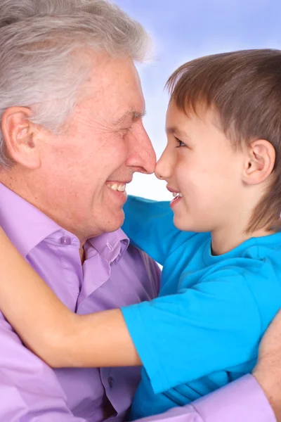 Abuelo con su nieto — Foto de Stock