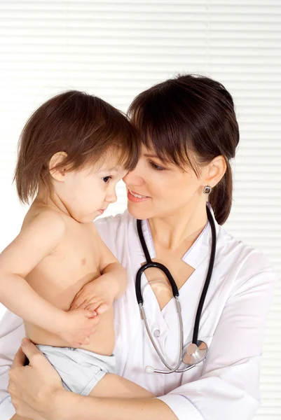 Schattig klein meisje — Stockfoto