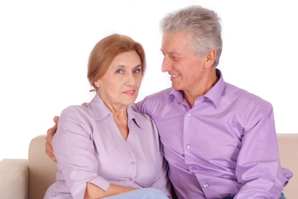 Älteres Paar auf einem weißen — Stockfoto