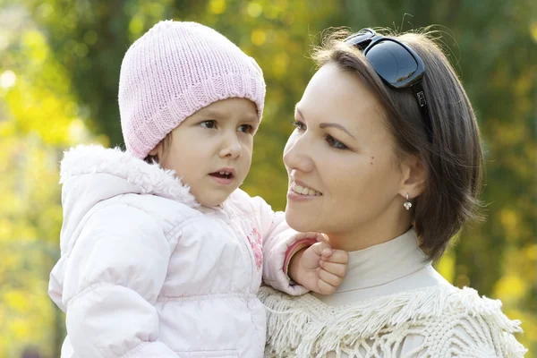 Mom and young daughter walking — Stock Photo, Image