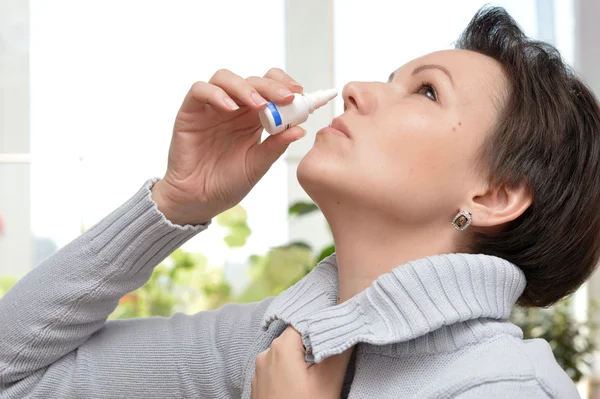 Mujer se siente mal — Foto de Stock