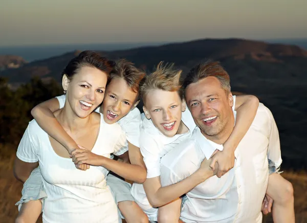 Famiglia di quattro persone — Foto Stock