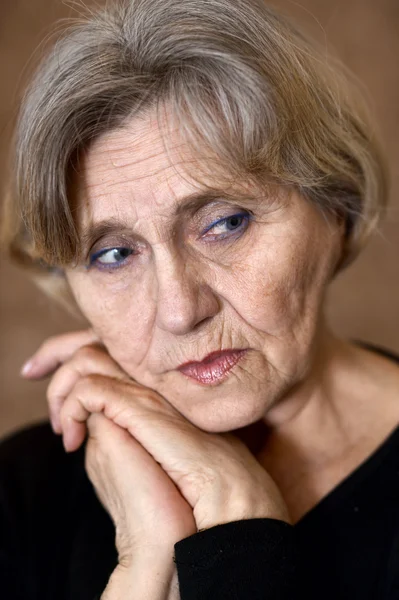 Retrato de uma mulher mais velha — Fotografia de Stock