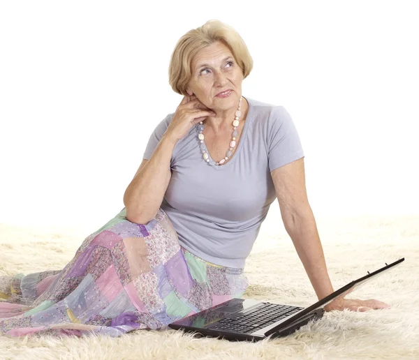 Mulher madura relaxante em casa — Fotografia de Stock