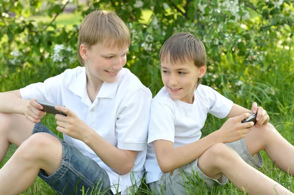 Boys play a game — Stock Photo, Image