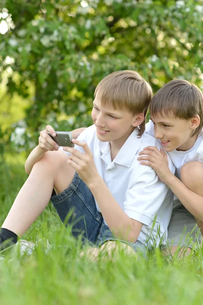Boys play a game — Stock Photo, Image