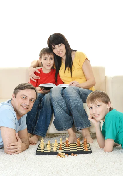Famiglia in T-shirt colorate — Foto Stock