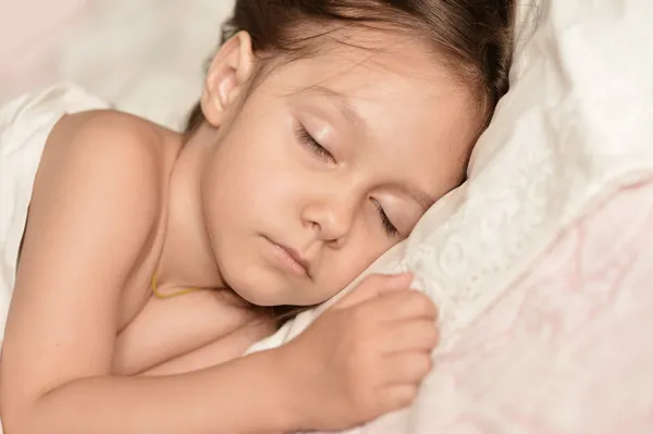 Lilla flicka sover — Stockfoto