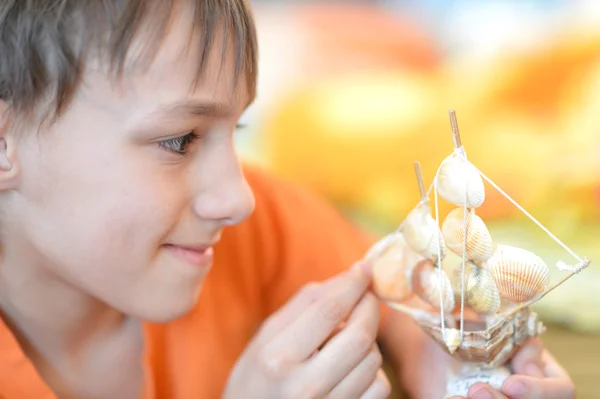 Little boy viewing a ship — Stock Photo, Image