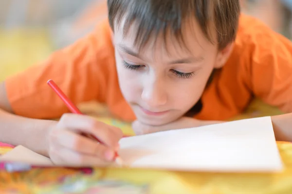 Little boy drawing picture — Stock Photo, Image