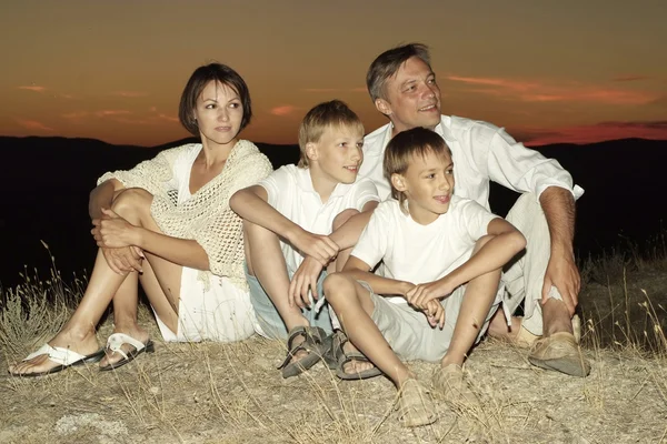 Friendly family of four relaxing — Stock Photo, Image