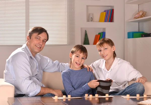 Padre con i suoi figli — Foto Stock