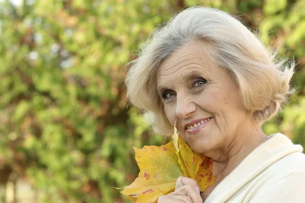 Senior woman walking — Stock Photo, Image