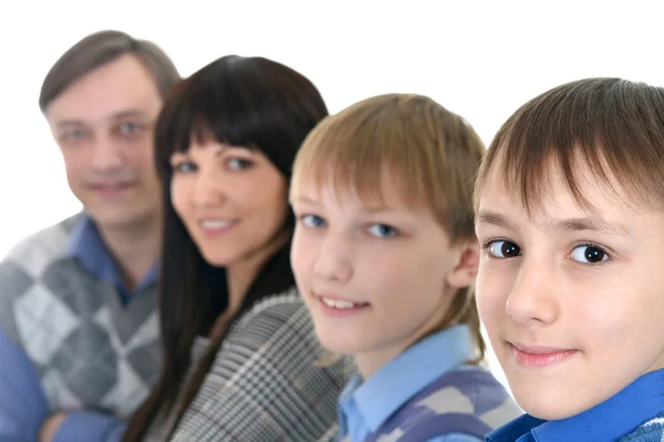 Портрет кавказской семьи из четырех человек — стоковое фото