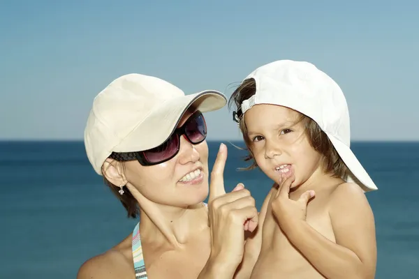 Mother and small daughter — Stock Photo, Image