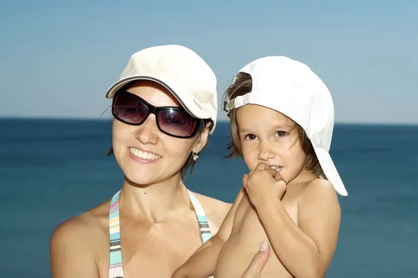 Mãe e filha pequena — Fotografia de Stock