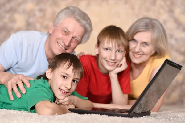 Couple and their grandchildren — Stock Photo, Image