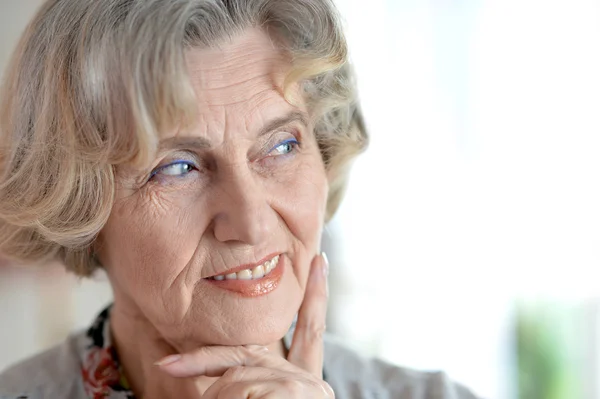 Szczęśliwy starsza kobieta — Zdjęcie stockowe