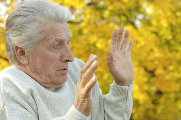 Porträt eines älteren Mannes — Stockfoto