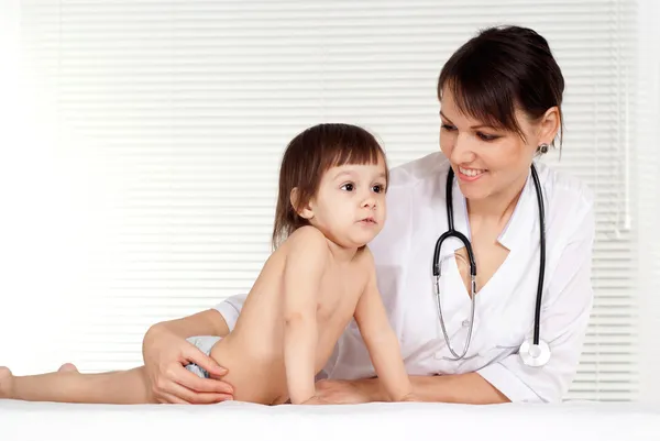 Great physician with small patient — Stock Photo, Image