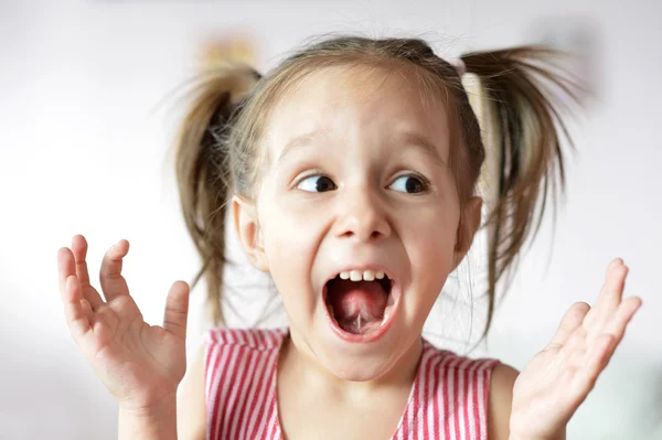 Emotional little girl — Stock Photo, Image