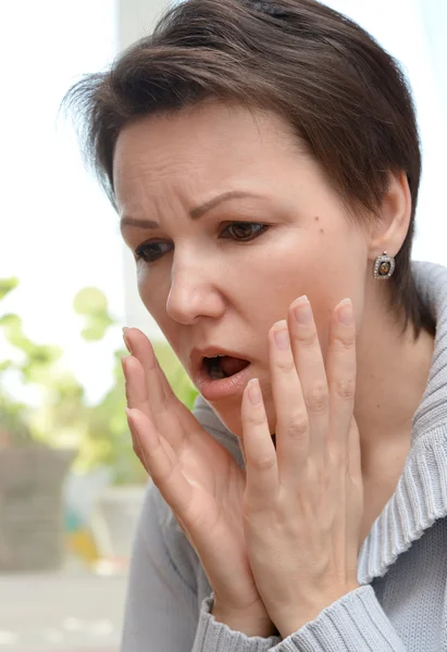 Donna non si sente bene — Foto Stock