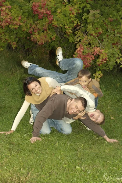 Familia divirtiéndose — Foto de Stock