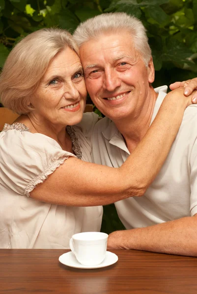 Elderly couple outdoors — Stock Photo, Image