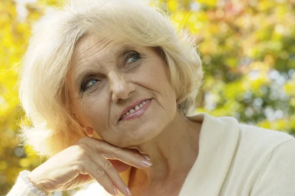 Senior woman walking — Stock Photo, Image