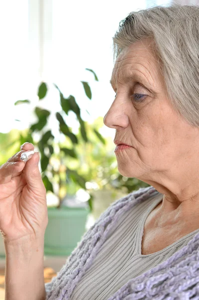 Woman feel unwell — Stock Photo, Image