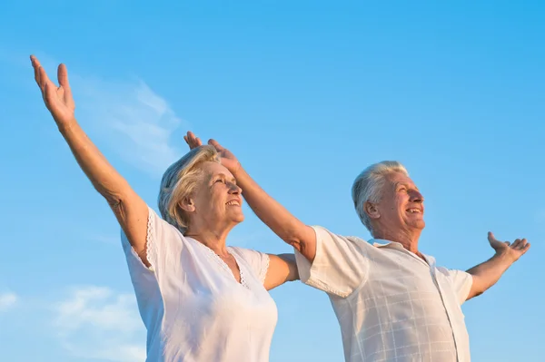 Oude man en vrouw — Stockfoto