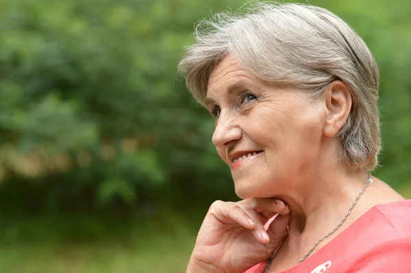 Gelukkig oudere vrouw — Stockfoto