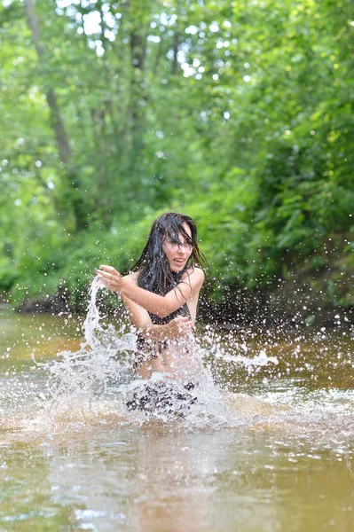 Ritratto di una giovane ragazza — Foto Stock