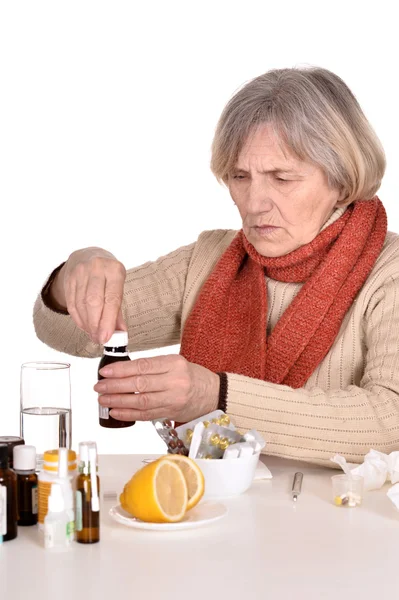 Ältere, kranke Frau — Stockfoto