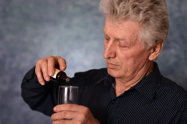 Elderly man treated by medicines — Stock Photo, Image