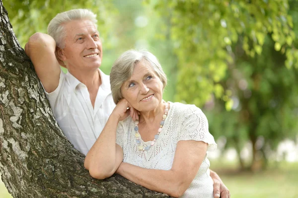 Ouder paar verliefd — Stockfoto