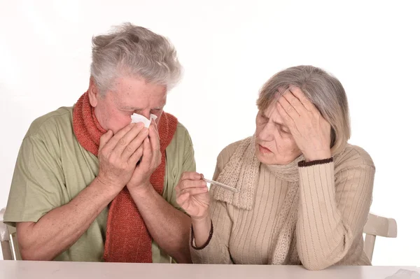 Casal de idosos doente com gripe — Fotografia de Stock
