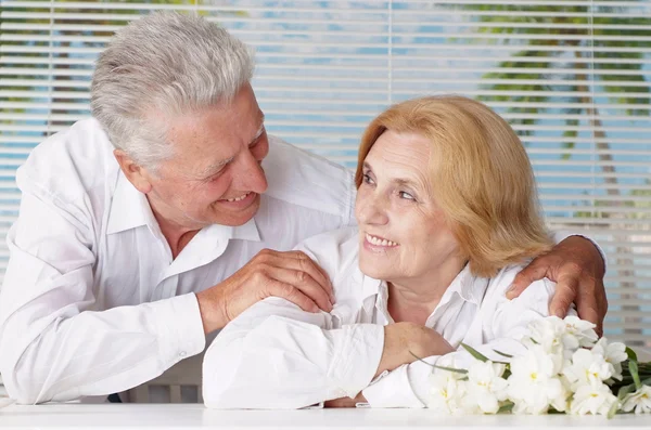 Happy couple enjoying a holiday — Stock Photo, Image