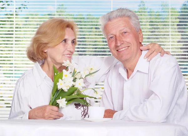 Happy couple enjoying a holiday — Stock Photo, Image