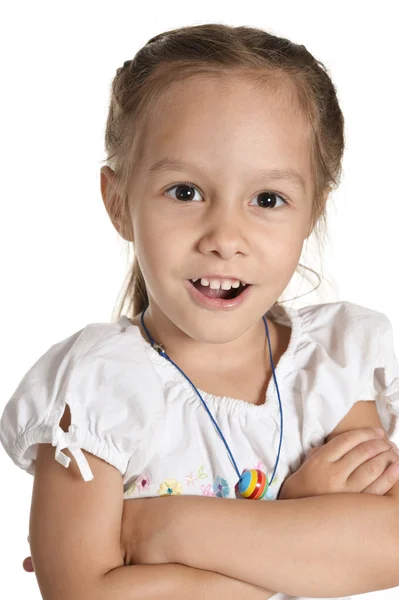 Портрет эмоциональной маленькой девочки на белом фоне — стоковое фото