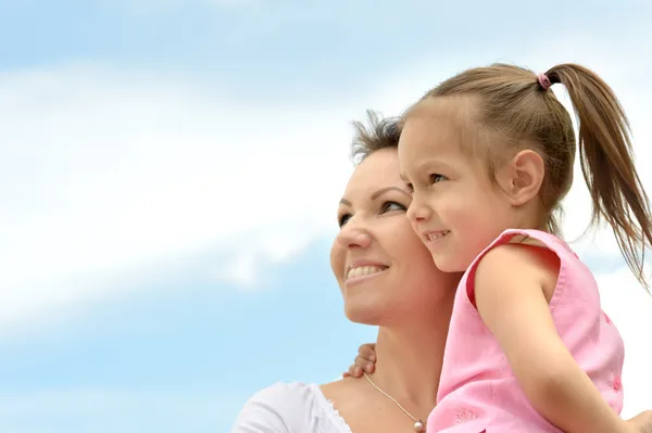 Mother and baby went for a walk in the fresh air — Stock Photo, Image