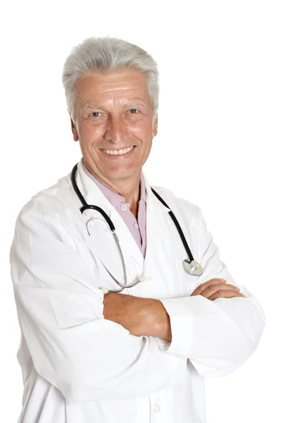 Літній лікар у білій шубці зі стетоскопом — стокове фото