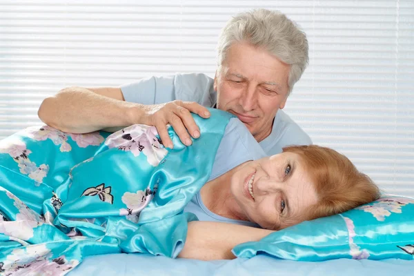 Married elderly couple enjoying each other's company — Stock Photo, Image