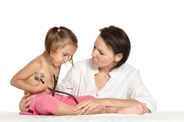 Menina visitando o pediatra — Fotografia de Stock