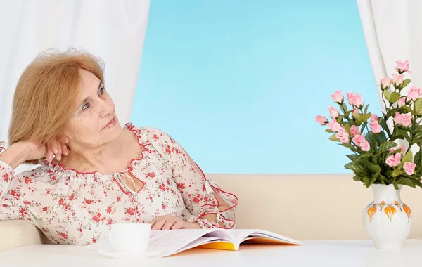 Nice older woman sitting in the room — Stock Photo, Image